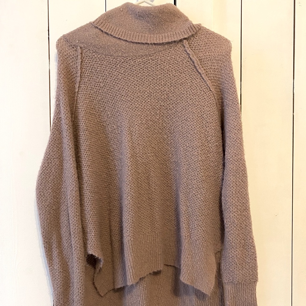 Women’s M Mossimo Sweater